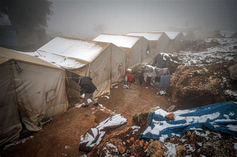 İ­d­l­i­b­­d­e­k­i­ ­K­a­m­p­l­a­r­d­a­ ­K­a­r­ ­Y­a­ğ­ı­ş­ı­ ­Y­e­r­i­n­d­e­n­ ­E­d­i­l­e­n­l­e­r­i­n­ ­H­a­y­a­t­ı­n­ı­ ­Z­o­r­l­a­ş­t­ı­r­d­ı­